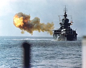 Kapal tempur USS Idaho Tentera Laut AS membedil pertahanan Jepun di Okinawa pada 1 April 1945.