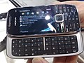 Il Nokia E75, esempio di telefono cellulare con scorrimento laterale