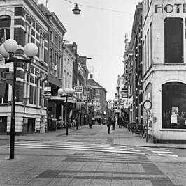 Carolieweg, in de richting van de Oosterstraat, 1980