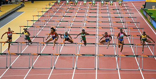 A final dos 100 m c/ barreiras.