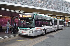 Iveco Bus Urbanway 18 n° 4466 del Orlybus en su terminal en Orly-Sud