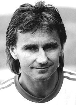 Reinhard Häfner in 1990 als trainer van Dynamo Dresden