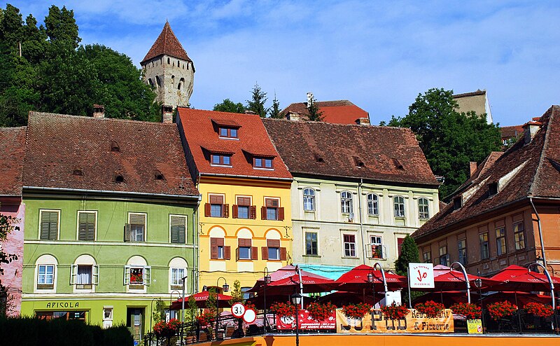 File:Beautiful Morning Sighisoara - In spate Turnul Cositorarilor.jpg