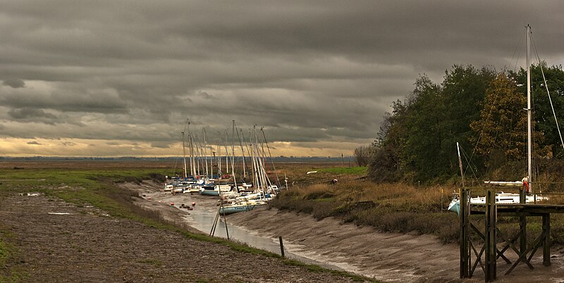 File:Boats at Lytham - geograph.org.uk - 4730595.jpg