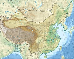 Mapa konturowa Chin, blisko lewej krawiędzi znajduje się czarny trójkącik z opisem „Teram Kangri”