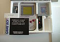 Carton de la Game Boy avec le jeu Tetris inclus.