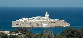 Peñón de Alhucemas vu depuis la côte marocaine