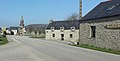 Le hameau de Sainte-Marie-du-Ménez-Hom, avec en arrière plan le Ménez-Hom.