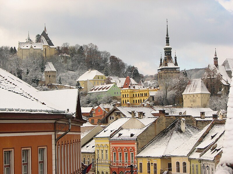 File:Sighisoara. Biserica din deal.jpg