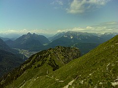 Mittenwald von oben - panoramio.jpg