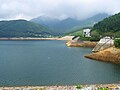 Barrage de Kamihikawa, réservoir supérieur de la centrale de pompage de Kazunogawa (1 200 MW).