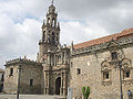 Eingang der „Catedral de la Sierra“ und die „Ermita de la Virgen del Castillo“