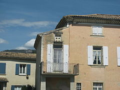 Maison avec son pigeonnier.