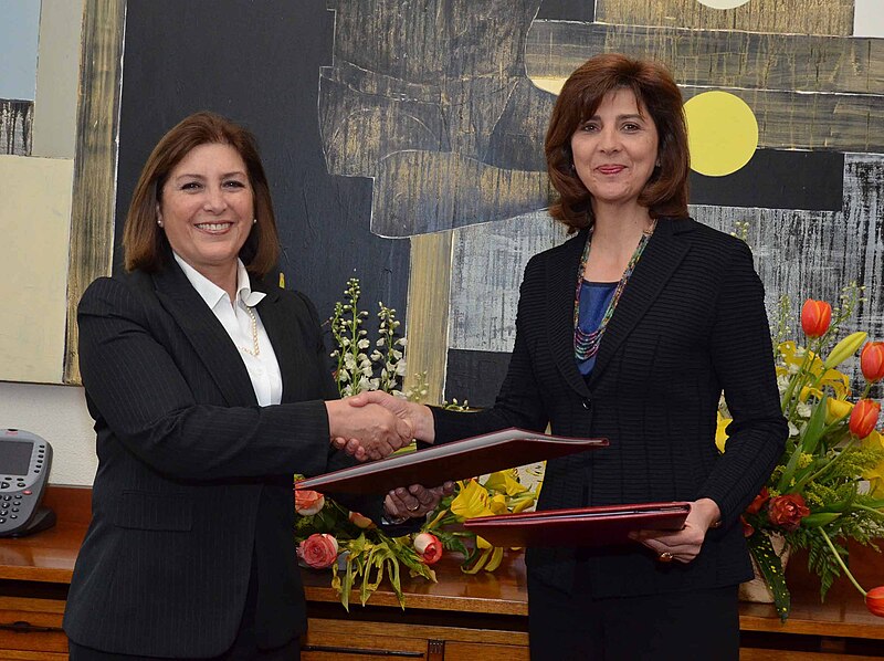 File:Perú y Colombia acuerdan uso común de embajadas en Ghana y Vietnam (11929885806).jpg