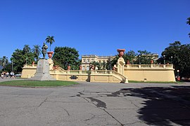 Monument to Emperor Pedro II in front of the palace