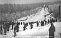 English: Ski jump near Sheeps Rocks ~1933 Deutsch: Himmelsgrund-Sprungschanze ~1933 Polski: Skocznia przy Owczych Skałach ~1933