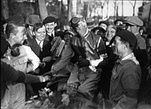 Photo de Tazio Nuvolari après sa victoire au Grand Prix de Pau 1935.