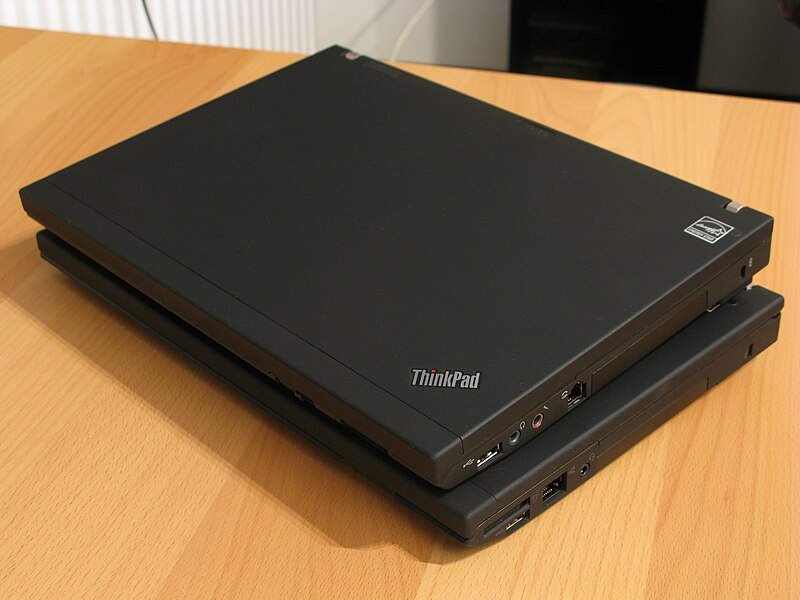 File:ThinkPad X220 closed, x201 on top.jpg