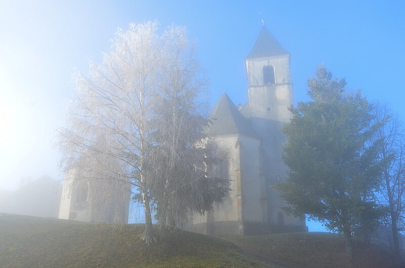 File:Magdalensberg Wolfgangskapelle und Wallfahrtskirche hl. Helena und Maria Magdalena 12122013 333.jpg