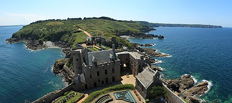 Vue sur la Côte d'Émeraude et le cap Fréhel depuis le donjon du Fort la Latte.