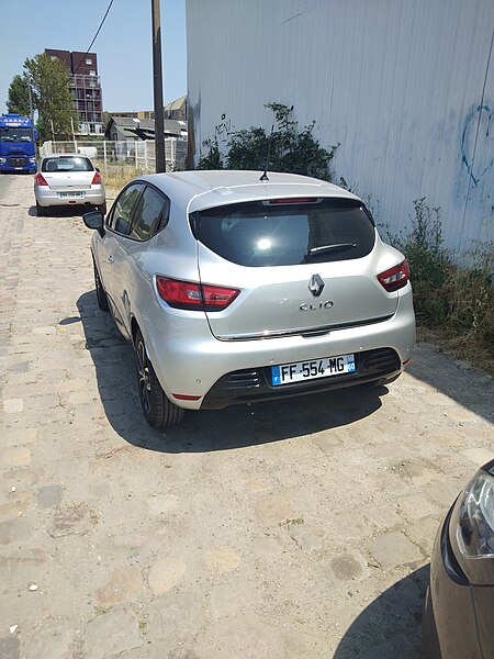 File:Renault Clio, Bordeaux.jpg