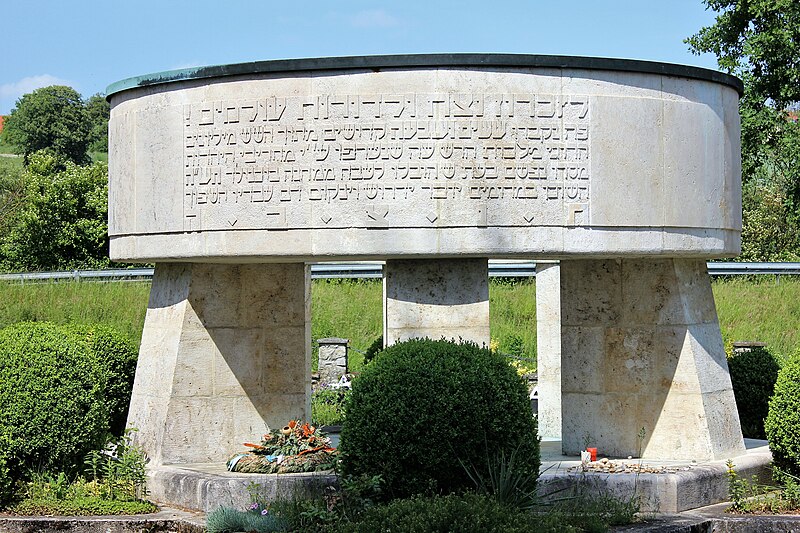 File:Mahnmal und jüdischer Friedhof, Mallersdorf-Pfaffenberg.jpg