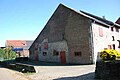 Boerderij en het oude bord Bosschenhuizen bij de weg vanuit Trintelen