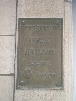 Herdenkingsplaat aan het geboortehuis van Renaat Veremans (2013).