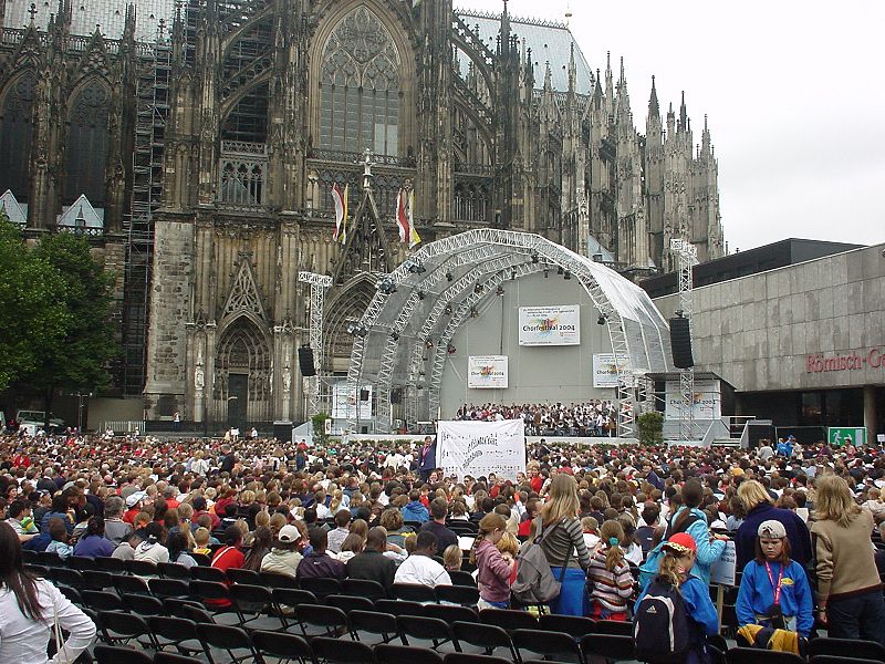 File:Pueri Cantores Chorfestival Köln 2004.JPG