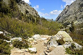 Le sentier de randonnée menant au lac de Melo