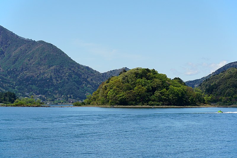 File:170505 Lake Kawaguchi Japan06s3.jpg