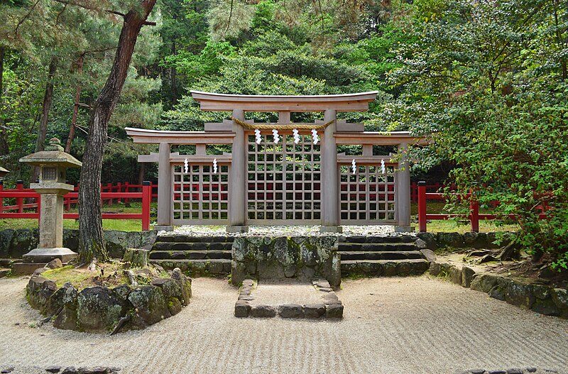 File:Hibara-jinja, torii closeup.jpg