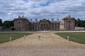 English: Woburn Abbey, east side Norsk bokmål: Woburn Abbey, østsiden