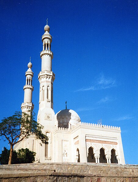 File:Assouan-grande-mosquee.jpg