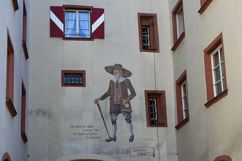 File:Das Waldshuter Männle auf der Innenseite des Oberen Tors Waldshut.jpg