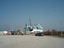 Færgehavnen i Fynshav med færgen til Bøjden.