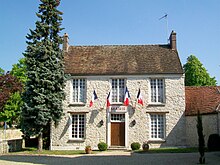 Fontaine-chaalis mairie.JPG