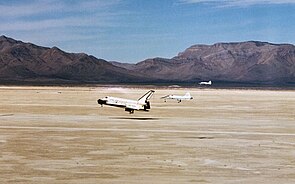 Columbia laskeutuu White Sandsin tukikohtaan.