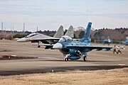 軍用の飛行機の例、F-2およびSu-30MKI