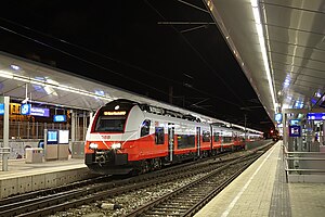 4746 044 mit einer weiteren Garnitur in Wien Meidling