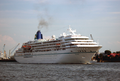 Kreuzfahrtschiff Amadea auf der Elbe