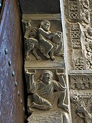 Figuras en la mocheta de la portada septentrional, Catedral de Tudela.jpg