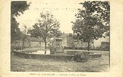 Carte postale de la fontaine en eau vers 1910.