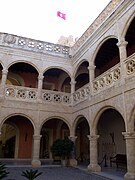 Español: Patio del Castillo de Luna.