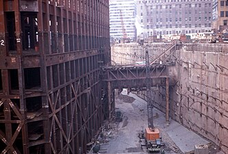 Jižní věž a „vana“ při výstavbě v roce 1969