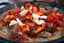 Frittura al salto coreana con missiniformi di spiaggia.