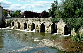 Le vieux pont sur le Dropt.