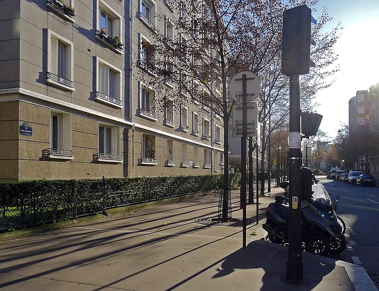 File:P1380430 Paris XIV rue du General-Maudhuy rwk.jpg