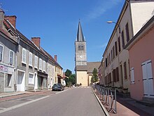 Ang Simbahan ug mga palibut sa Saint-Martin-en-Bresse