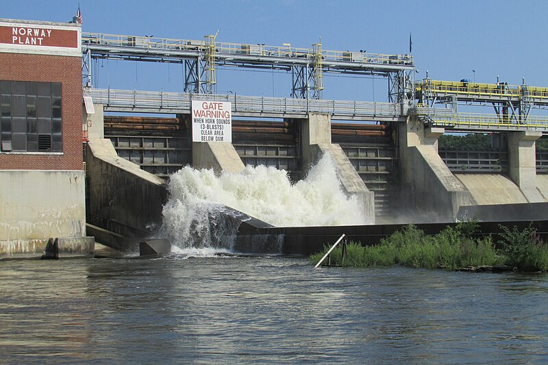 File:Spillway 5596.jpg